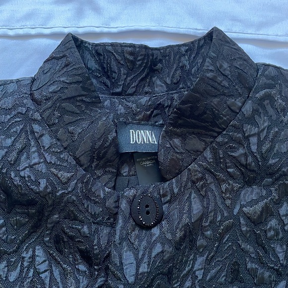 Classic  black trench coat- fully lined. With beautiful shiny black bottons - Picture 3 of 4